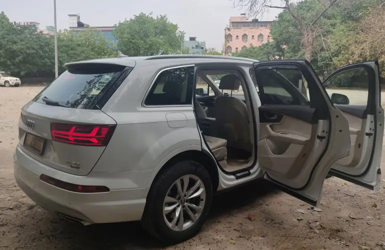 Audi Q7 Luxury Cars