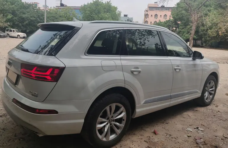 Audi Q7 Luxury Cars
