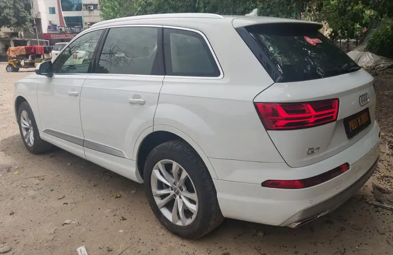 Audi Q7 Luxury Cars