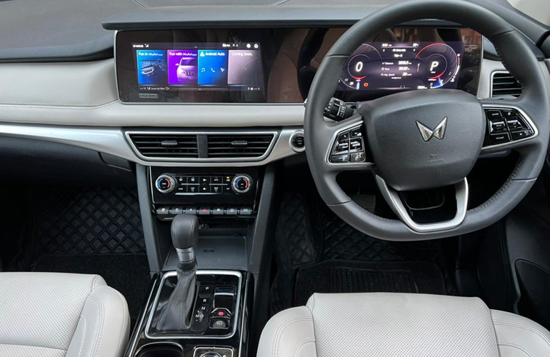 Mahindra XUV700 AX7 AWD AT DSL Self Drive Cars