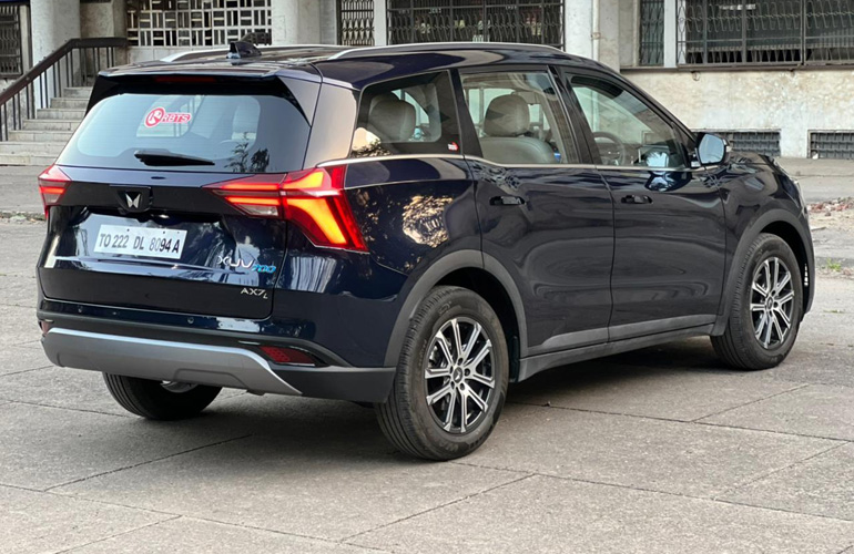 Mahindra XUV700 AX7 AWD AT DSL Self Drive Cars
