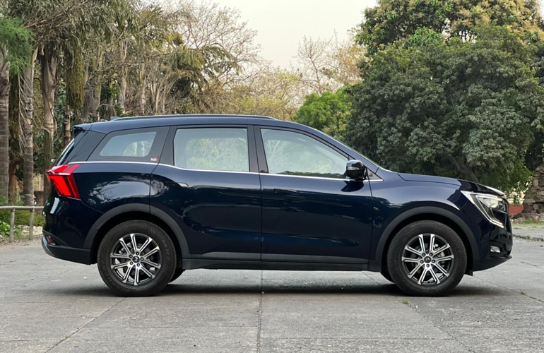 Mahindra XUV700 AX7 AWD AT DSL Self Drive Cars