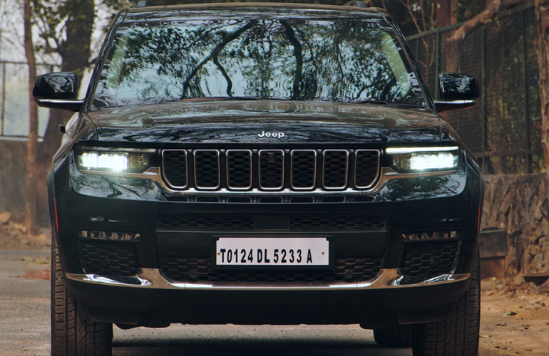 Jeep Grand Cherokee Limted O 4x4 AT Petrol 4x4 SUVS