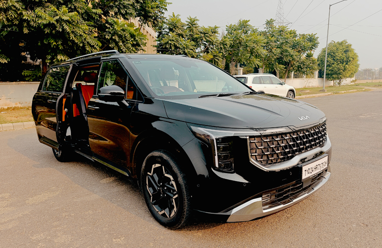 Kia Carnival Limousine+ SUV/ MUVs Cars