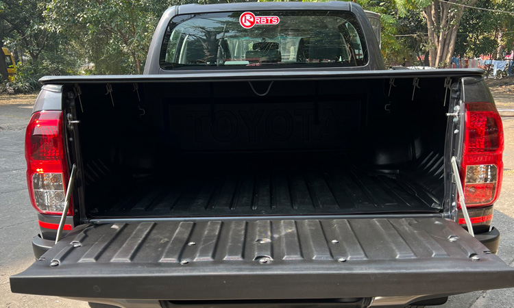 Toyota Hilux 2.8L 4x4 MT Dsl Self Drive Cars