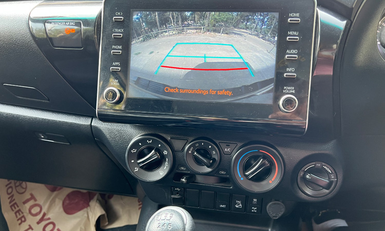 Toyota Hilux 2.8L 4x4 MT Dsl Self Drive Cars