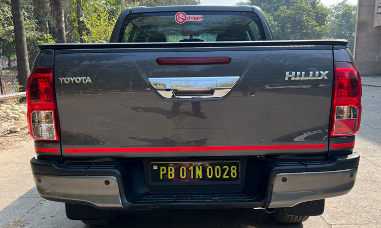 Toyota Hilux 2.8L 4x4 MT Dsl Self Drive Cars