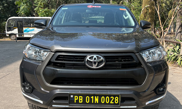 Toyota Hilux 2.8L 4x4 MT Dsl Self Drive Cars