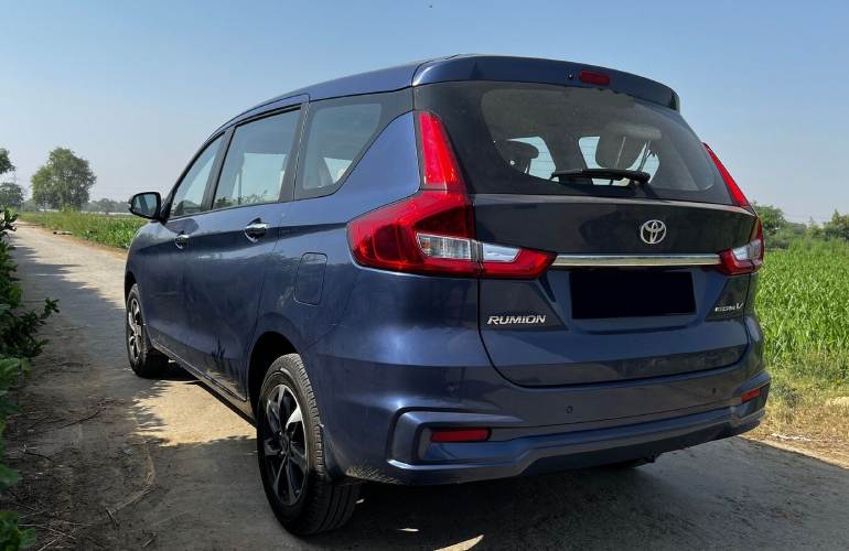 Toyota Rumion V MT 7 STR Ptl 2023 Model SUV/ MUVs Cars