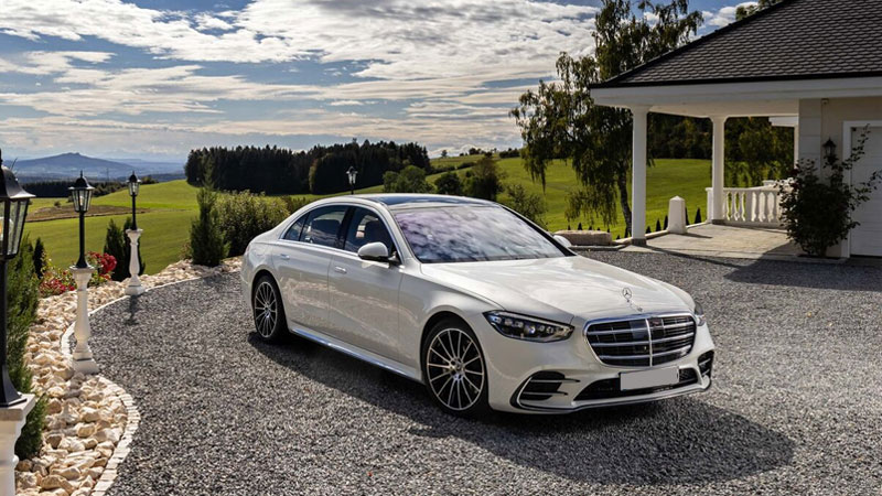 Mercedes-Benz Luxury Car Rental for Premium Travel